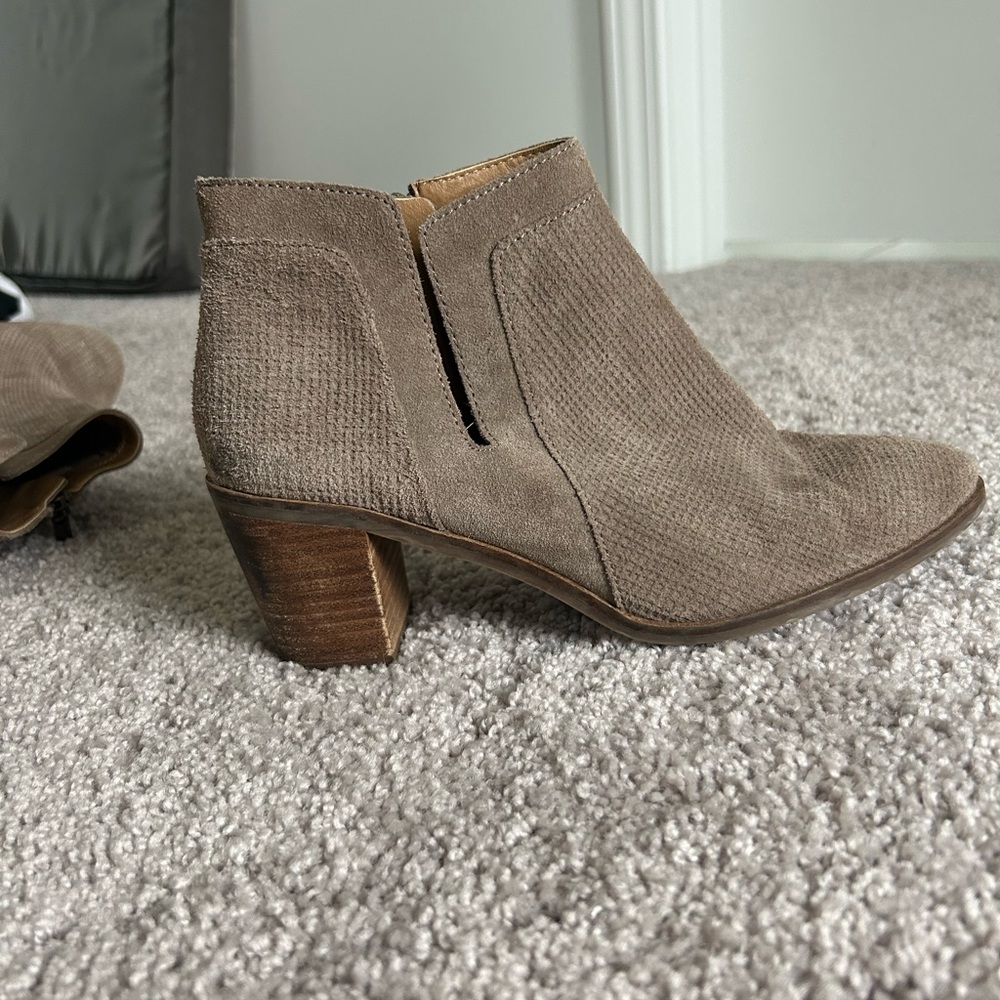 Stylish Tan Ankle Boots